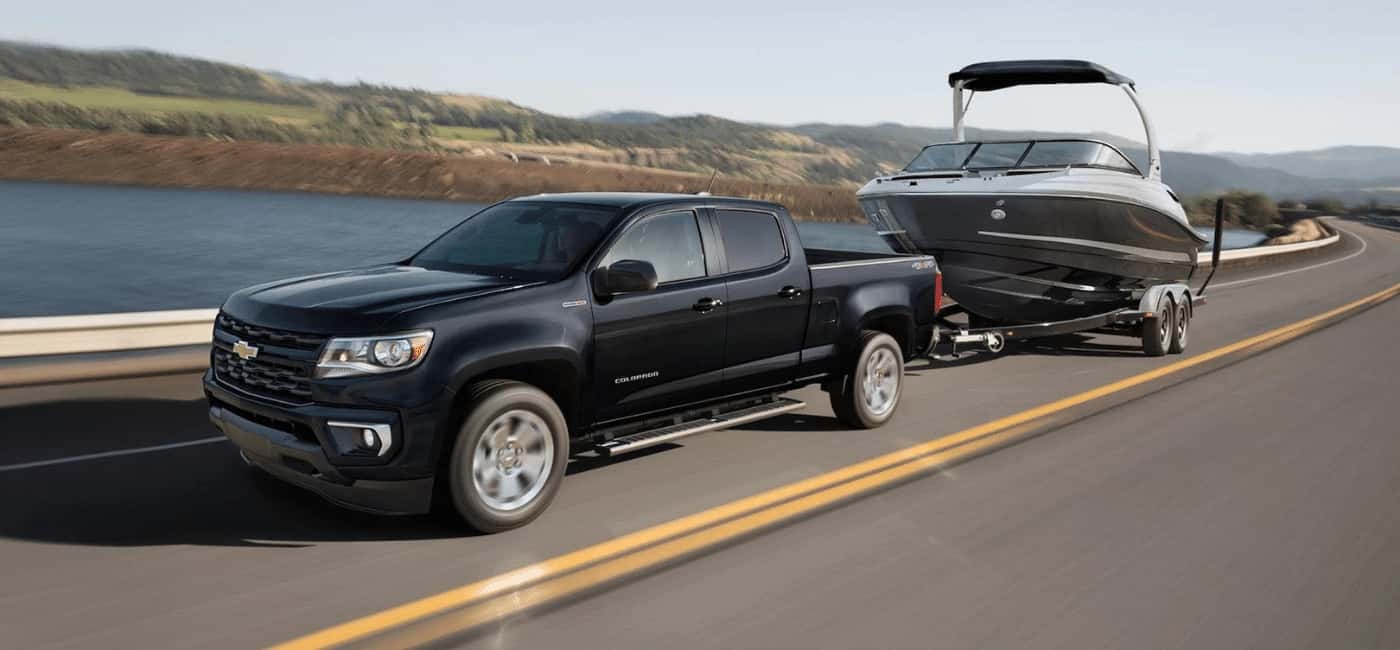 2022-Chevrolet-Colorado-towing-boat