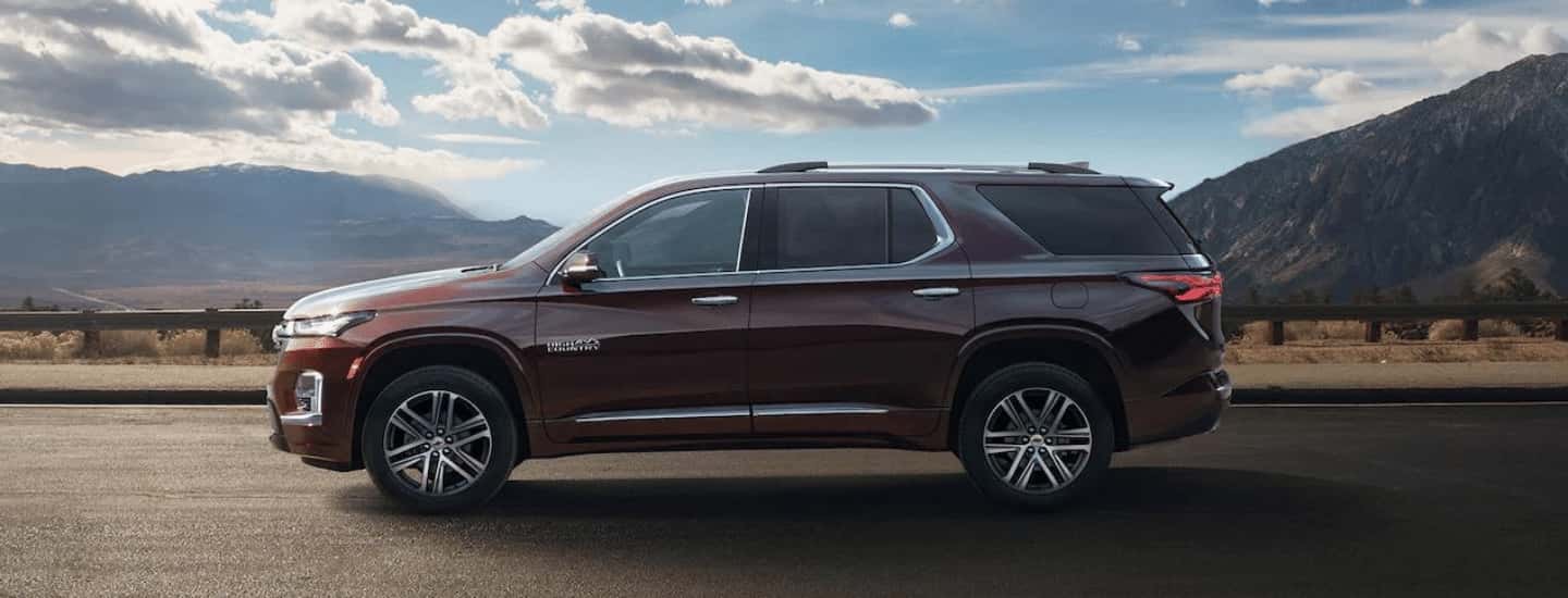 2023-Chevrolet-Traverse-sideview